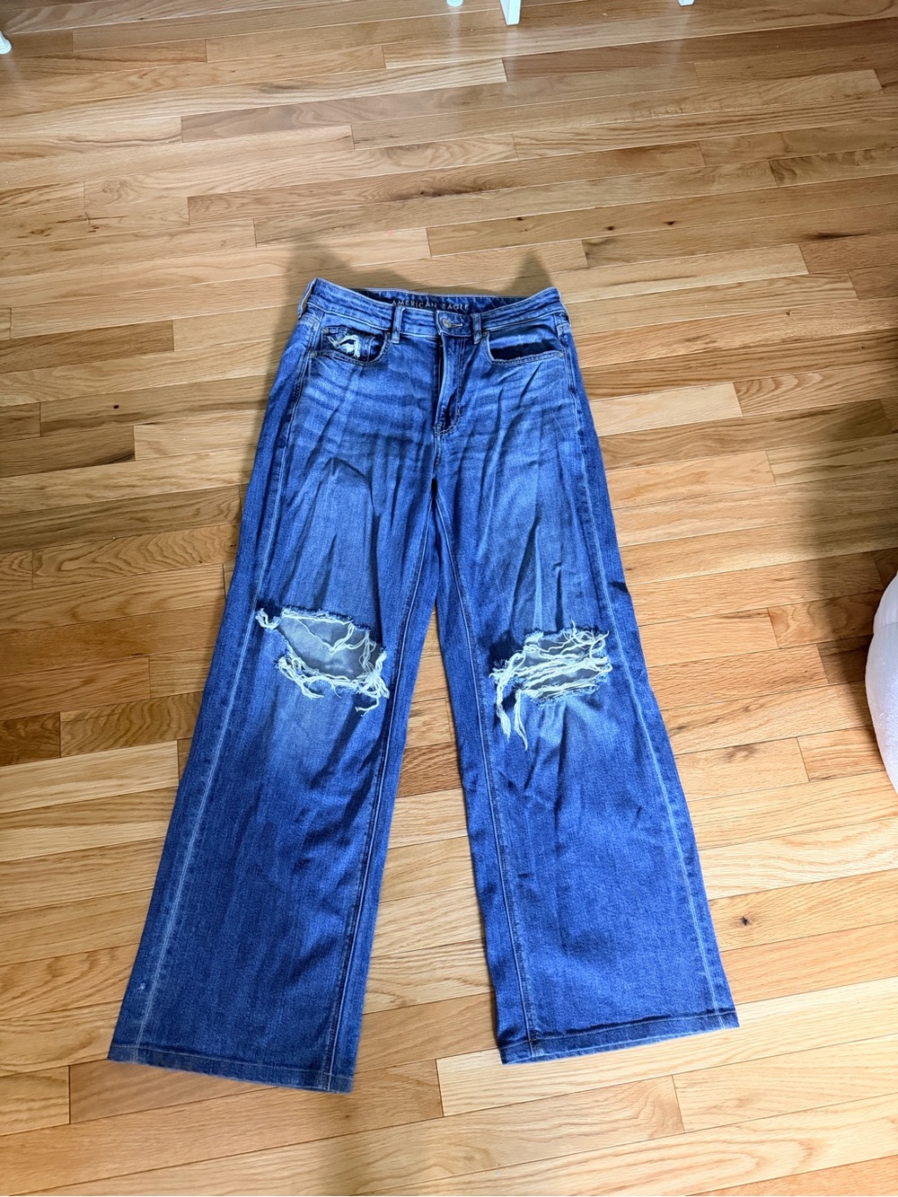 American Eagle Outfitters High-Rise Wide-Leg Ripped Jeans Size 6